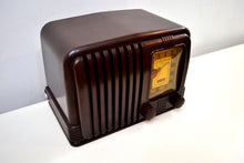 画像をギャラリービューアに読み込む, SOLD! - Dec 2, 2019 - Walnut Brown Bakelite 1939 RCA Victor Model 45-X-11 AM Tube Radio Great Sounding! - [product_type} - RCA Victor - Retro Radio Farm