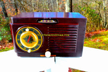 Charger l&#39;image dans la galerie, SOLD! - Nov 30, 2017 - BLUETOOTH MP3 READY - Brown Swirly Mid Century Vintage 1952 General Electric Model 514 AM Brown Bakelite Tube Clock Radio Looks and Sounds Great! - [product_type} - General Electric - Retro Radio Farm