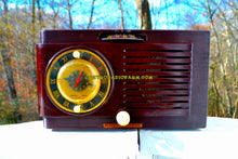 Charger l&#39;image dans la galerie, SOLD! - Nov 30, 2017 - BLUETOOTH MP3 READY - Brown Swirly Mid Century Vintage 1952 General Electric Model 514 AM Brown Bakelite Tube Clock Radio Looks and Sounds Great! - [product_type} - General Electric - Retro Radio Farm