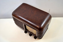 Charger l&#39;image dans la galerie, SOLD! - Dec. 12, 2019 - Walnut Bakelite Art Deco 1940 Crosley Model 13 AM Vacuum Tube Radio Sounds Fantastic! - [product_type} - Crosley - Retro Radio Farm
