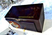 画像をギャラリービューアに読み込む, SOLD! - Dec 13, 2017 - Art Deco 1952 General Electric Model 60 AM Brown Bakelite Tube Clock Radio Totally Restored! - [product_type} - General Electric - Retro Radio Farm