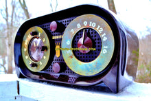Charger l&#39;image dans la galerie, SOLD! - Dec 31, 2017 - OWL EYES Mid Century Retro Vintage 1950 Zenith 5-G-03B AM Tube Clock Radio Works Great! - [product_type} - Zenith - Retro Radio Farm