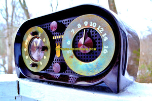 SOLD! - Dec 31, 2017 - OWL EYES Mid Century Retro Vintage 1950 Zenith 5-G-03B AM Tube Clock Radio Works Great! - [product_type} - Zenith - Retro Radio Farm