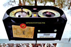 SOLD! - Dec 31, 2017 - OWL EYES Mid Century Retro Vintage 1950 Zenith 5-G-03B AM Tube Clock Radio Works Great! - [product_type} - Zenith - Retro Radio Farm