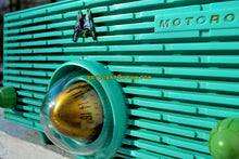 画像をギャラリービューアに読み込む, SOLD! - July 26, 2018 - TURQUOISE Mid Century Retro Jetsons 1957 Motorola 56H Turbine Tube AM Radio Works And Looks Amazing! - [product_type} - Motorola - Retro Radio Farm