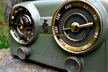 Charger l&#39;image dans la galerie, SOLD! - May 15, 2017 - PALMETTO GREEN METALLIC 1951 Crosley Model 11-125GN AM Tube Clock Radio Quality Construction Sounds Great! - [product_type} - Crosley - Retro Radio Farm