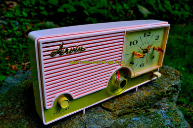 売れました！ - 2017 年 6 月 26 日 - ELDORADO ピンク ミッドセンチュリー Jetsons ヴィンテージ 1960 アービン モデル 5583 真空管ラジオ 素晴らしい!