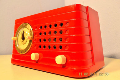 売れました！ - 2014 年 2 月 27 日 - 見事なカーディナル レッド ベークライト 1948 テレクロン モデル 8H59 クロック ラジオが動作します。