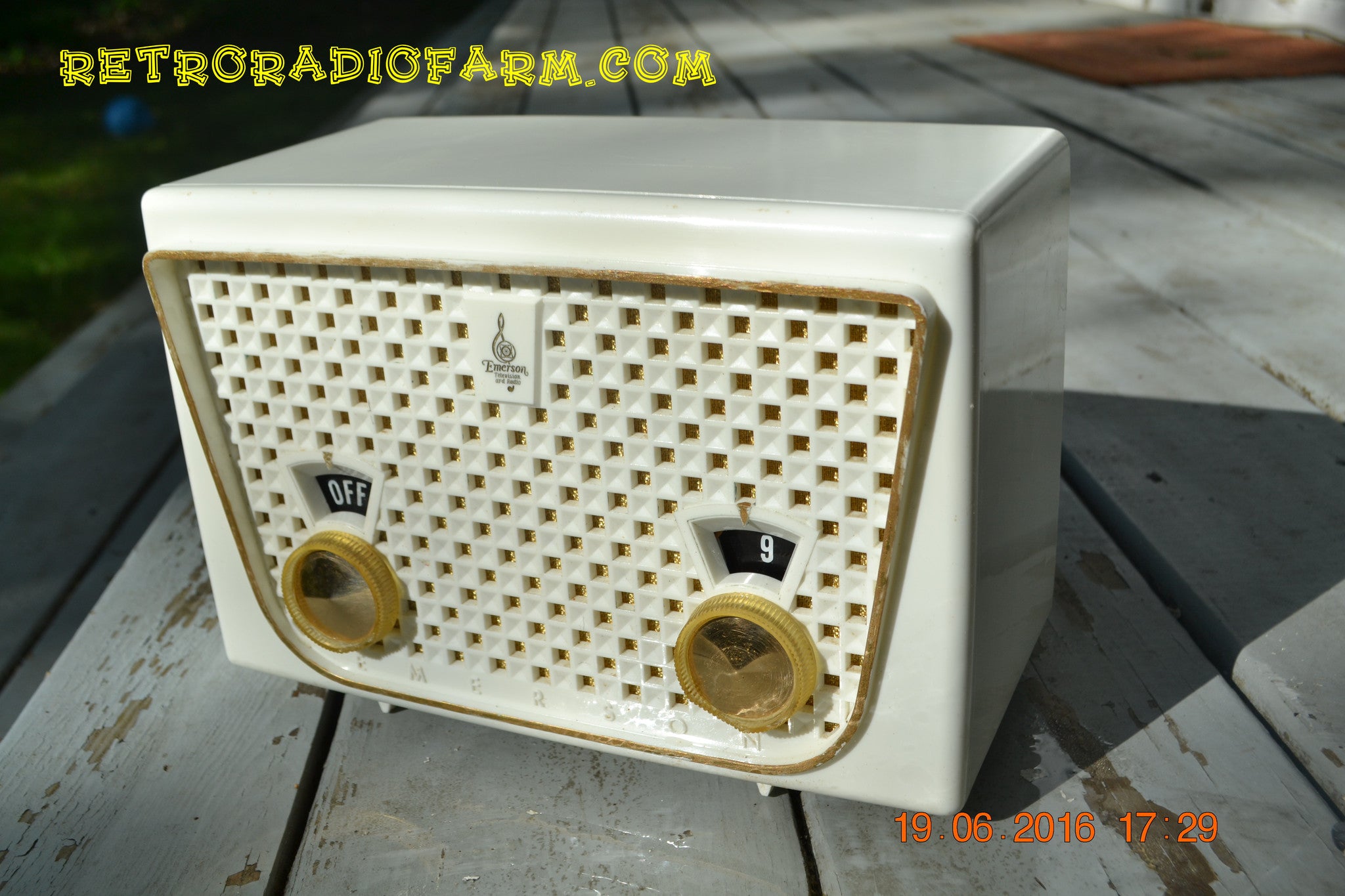 SOLD! - Dec 9, 2016 - BLUETOOTH MP3 READY - Rococo White Retro Vintage 1957 Emerson 850 AM Tube Radio Totally Restored! - [product_type} - Emerson - Retro Radio Farm
