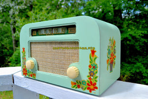 SOLD! - Sept 1, 2017 - COUNTRY COTTAGE Green 1940 Motorola 55x15 Tube AM Radio Original Factory Decals Excellent Condition!