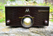 Load image into Gallery viewer, SOLD! - July 27, 2017 - ESPRESSO Mid Century Retro Jetsons 1957 Motorola 56H Turbine Tube AM Radio Marbled! - [product_type} - Motorola - Retro Radio Farm