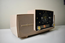 画像をギャラリービューアに読み込む, Bluetooth Ready To Go - ベージュ ピンク 1959 GE ゼネラル エレクトリック モデル 913D AM 真空管クロック ラジオ