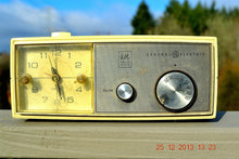 Charger l&#39;image dans la galerie, SOLD! - July 1, 2014 - Modern Jet Age Eames 1960-70&#39;s General Electric Beige Clock Radio Alarm Works! - [product_type} - General Electric - Retro Radio Farm