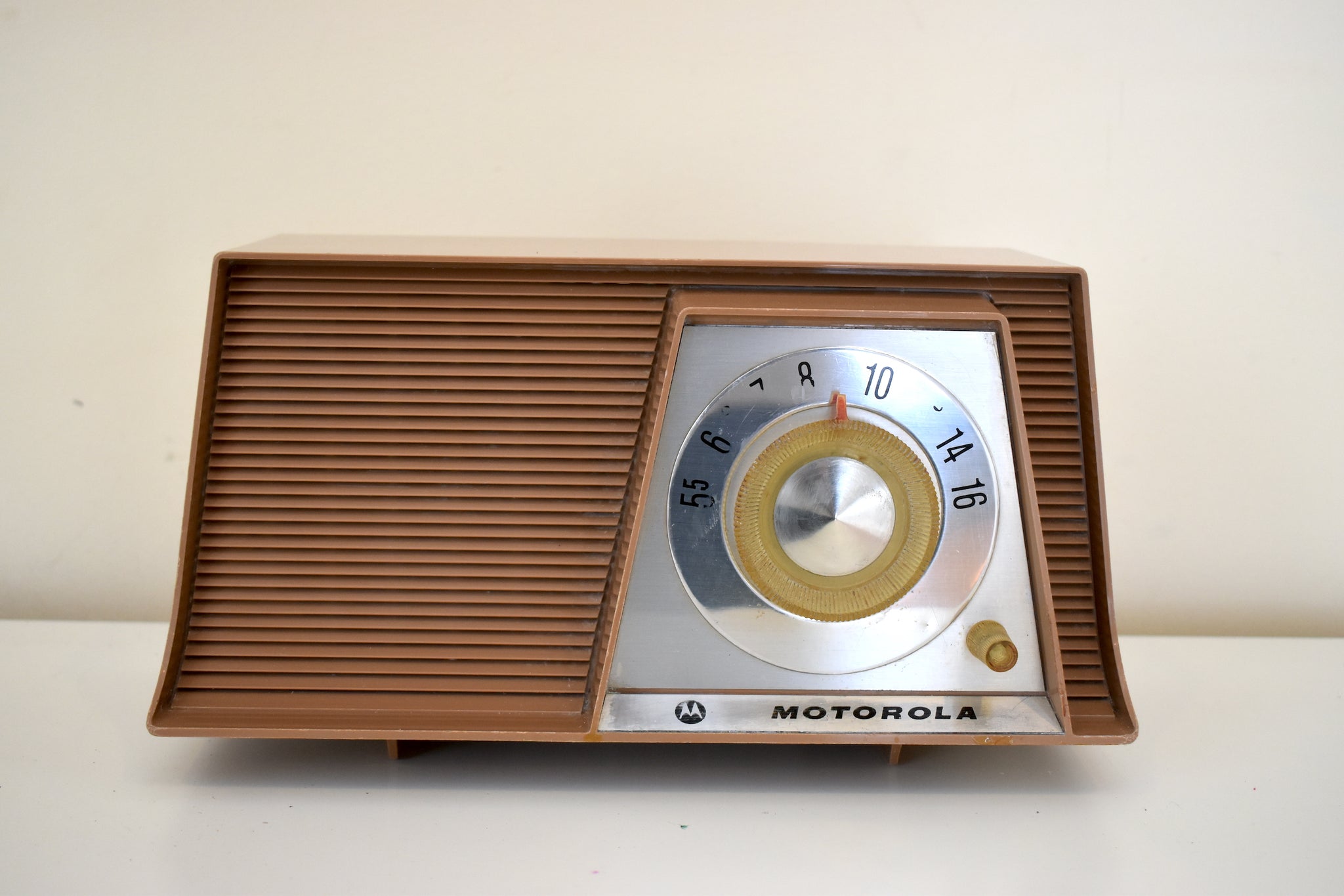 Caramel Tan Mid Century 1962 Motorola Model A17G3 Vacuum Tube AM Radio ...