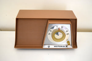 Caramel Tan Mid Century 1962 Motorola Model A17G3 Vacuum Tube AM Radio Excellent Condition Sounds Great!