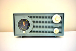 Eldorado Avocado 1959 Admiral Model 4E3 AM Vacuum Tube Clock Radio Nice!