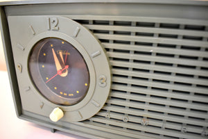 Eldorado Avocado 1959 Admiral Model 4E3 AM Vacuum Tube Clock Radio Nice!