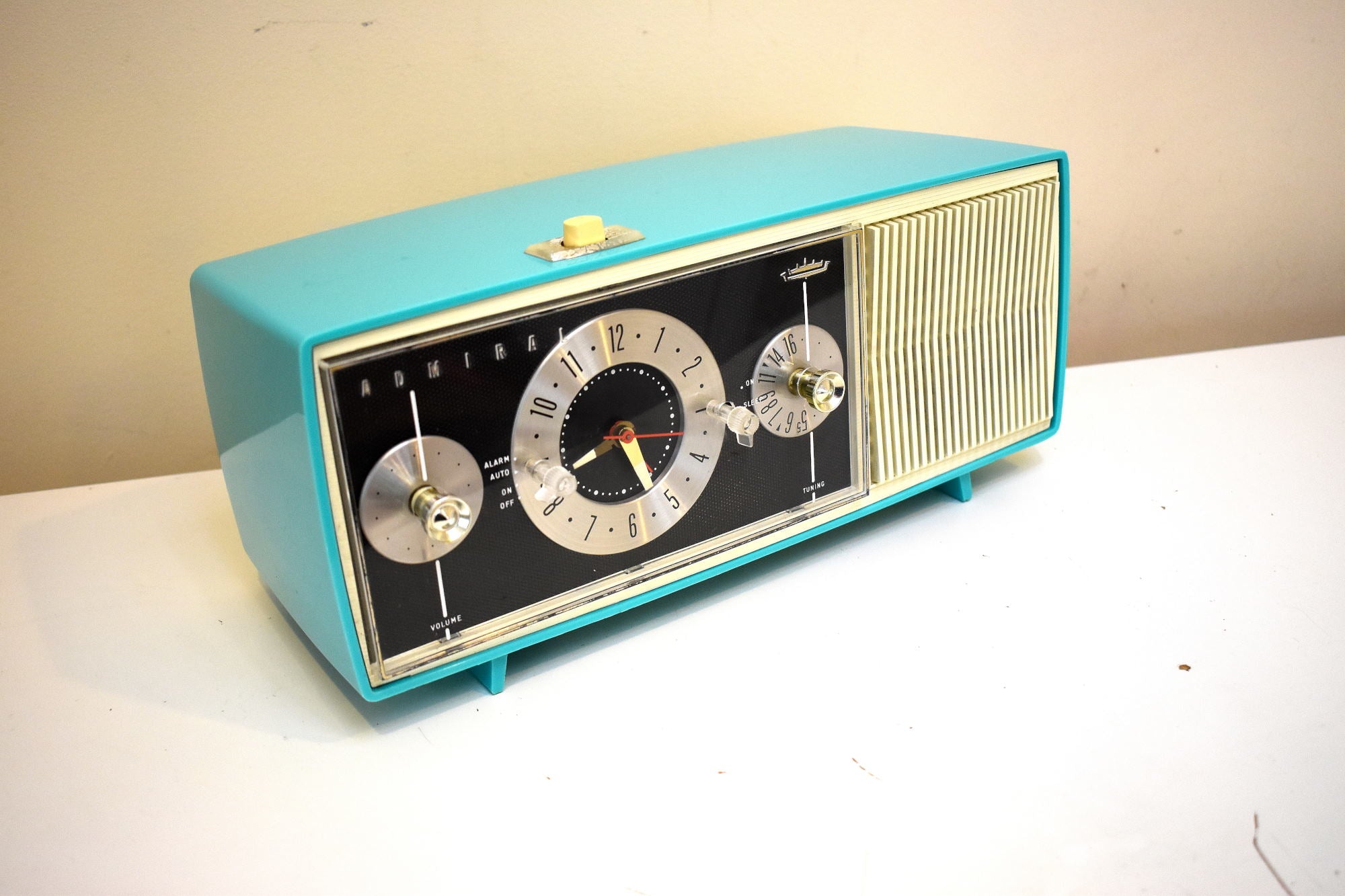 シャスタ ターコイズ ヴィンテージ 1959 アドミラル モデル Y878 AM 真空管時計ラジオ エクセレントプラスコンディション 素晴らしいサウンドです。ソーファイア