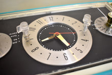 Charger l&#39;image dans la galerie, Shasta Turquoise Vintage 1959 Admiral Model Y878 AM Vacuum Tube Clock Radio Excellent Plus Condition Sounds Amazing! So Fire