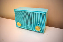 画像をギャラリービューアに読み込む, Bluetooth すぐに使えます - ベリル アクア ブルー ヴィンテージ 1963-64 アドミラル &quot;ソネット&quot; モデル Y3109A 真空管ラジオのサウンドは素晴らしいです。美しい色！