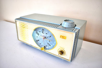 Wedgewood Blue Mid-Century 1963 Arvin Model 53R28 AM Vacuum Tube Clock Radio Works Great Looks Great!