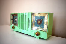 Charger l&#39;image dans la galerie, Cloisonne Green Mid Century 1952 Automatic Radio Mfg Model CL-142 Vacuum Tube AM Radio Cool Model Rare Color!