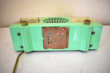 Charger l&#39;image dans la galerie, Cloisonne Green Mid Century 1952 Automatic Radio Mfg Model CL-142 Vacuum Tube AM Radio Cool Model Rare Color!