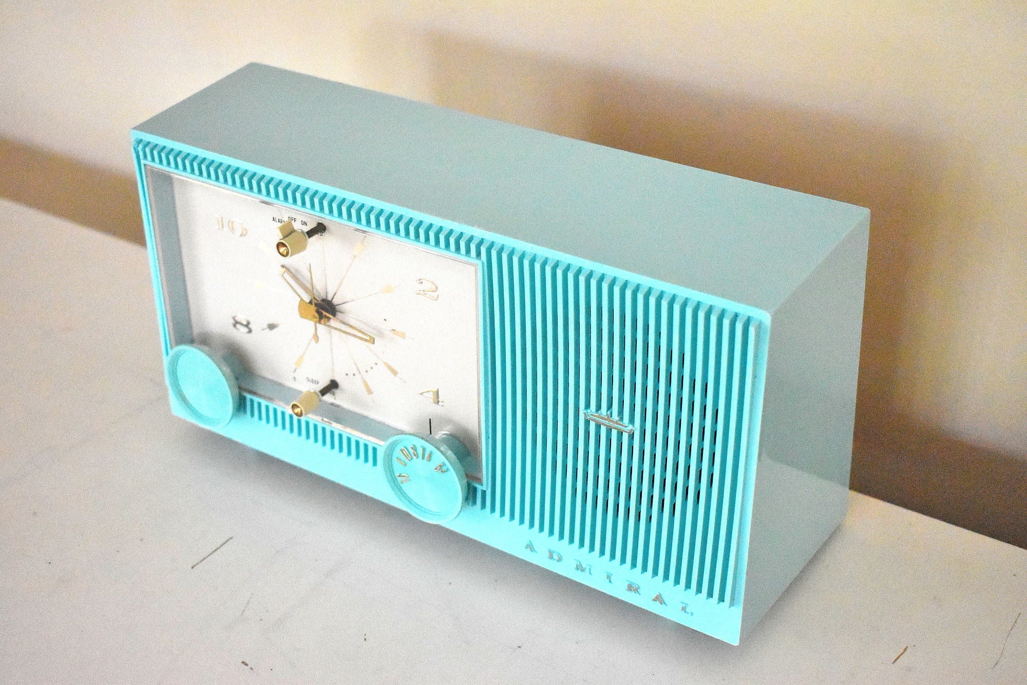 Bright Turquoise 1962 1963 Admiral Model Y3149 'The Celebrity' Vacuum Tube AM Radio Clock Sounds Looks Great!