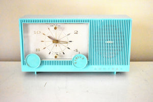 ブライトターコイズ 1962 1963 Admiral Model Y3149 'The Celebrity' 真空管 AM ラジオ時計のサウンドは素晴らしいです。