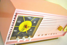 画像をギャラリービューアに読み込む, フラミンゴ ピンク 1956 アドミラル モデル 5H44N 真空管 AM クロック ラジオ 音がいい!素晴らしく見える！