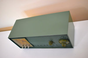 セージグリーン 1955 アドミラルモデル 5W38 ビンテージ アトミックエイジ真空管 AM ラジオ時計サウンドは素晴らしいです。