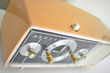 画像をギャラリービューアに読み込む, Creamsicle ピンク 1959 アドミラル モデル Y875 真空管 AM ラジオの音が素晴らしい!希少モデル！