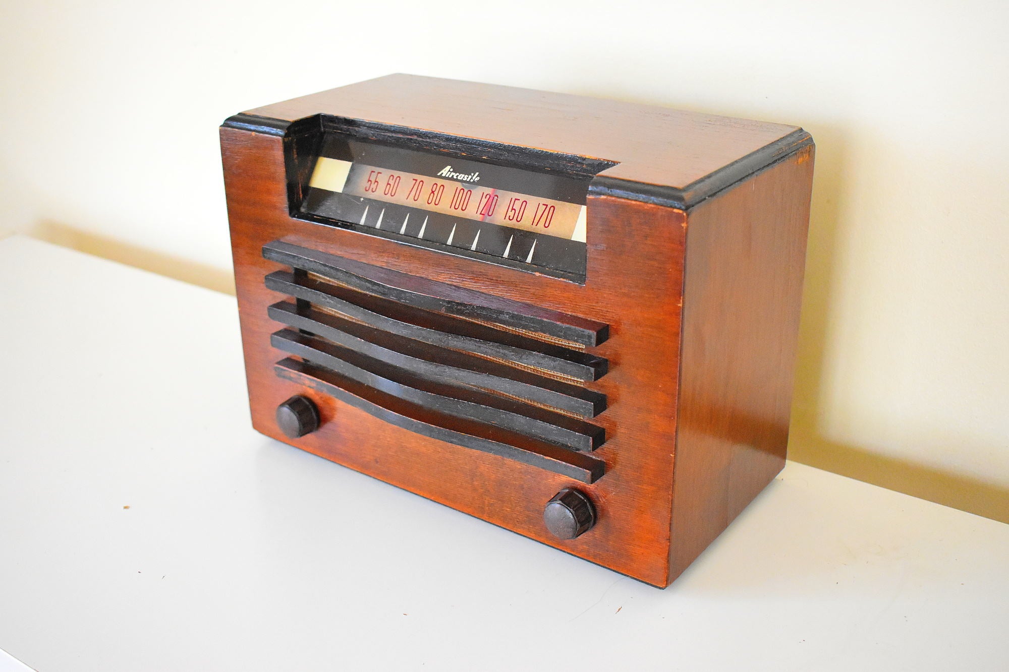 チェリーウッド職人手作り 1947 年シュパイゲル社エアキャッスル モデル 6514 真空管 AM ラジオの音が素晴らしい!非常に良い状態！