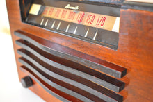 Charger l&#39;image dans la galerie, Cherry Wood Artisan Handcrafted 1947 Speigel Inc. Aircastle Model 6514 Vacuum Tube AM Radio Sounds Great! Excellent Condition!