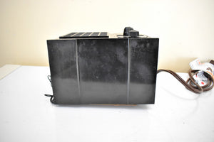 真っ黒なベークライト 1939 エアキング モデル 222 AM 真空管 AM ラジオが動作します。おしっこサイズのプレイヤー！