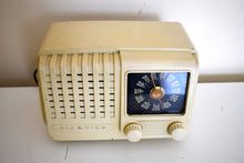 Load image into Gallery viewer, Alabaster Art Deco Vintage Retro Industrial Age 1948 Air King Model A-511-512 Bakelite Tube Radio Works Like A Charm!