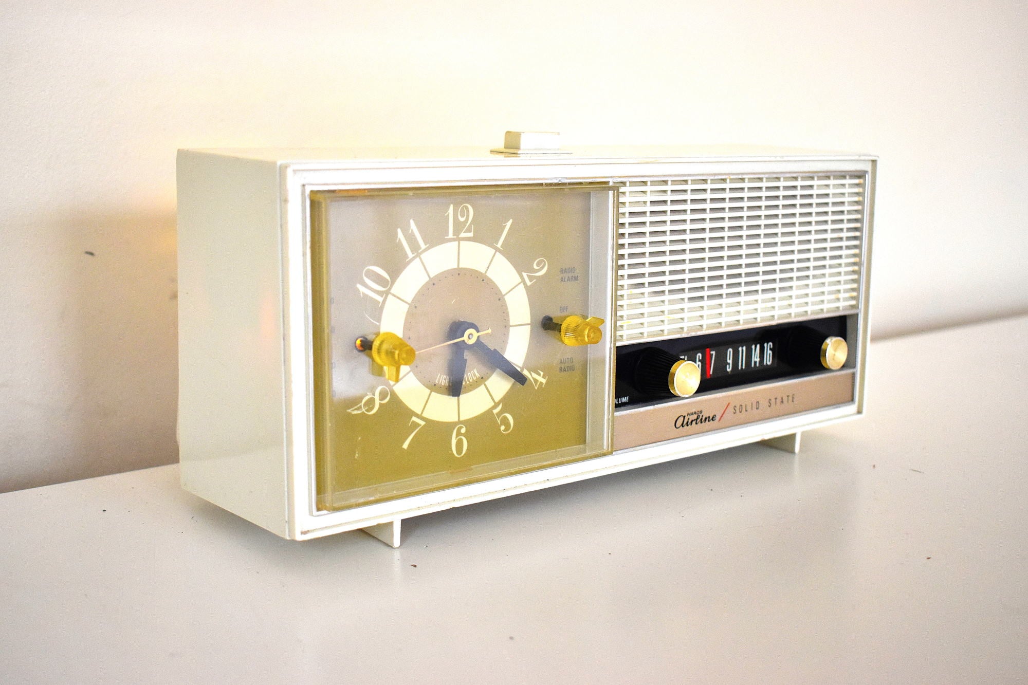 Bluetooth Ready To Go - Lily White 1964 Airline Model 1840A Solid State Radio Sounds Great! Always On Clock Light!