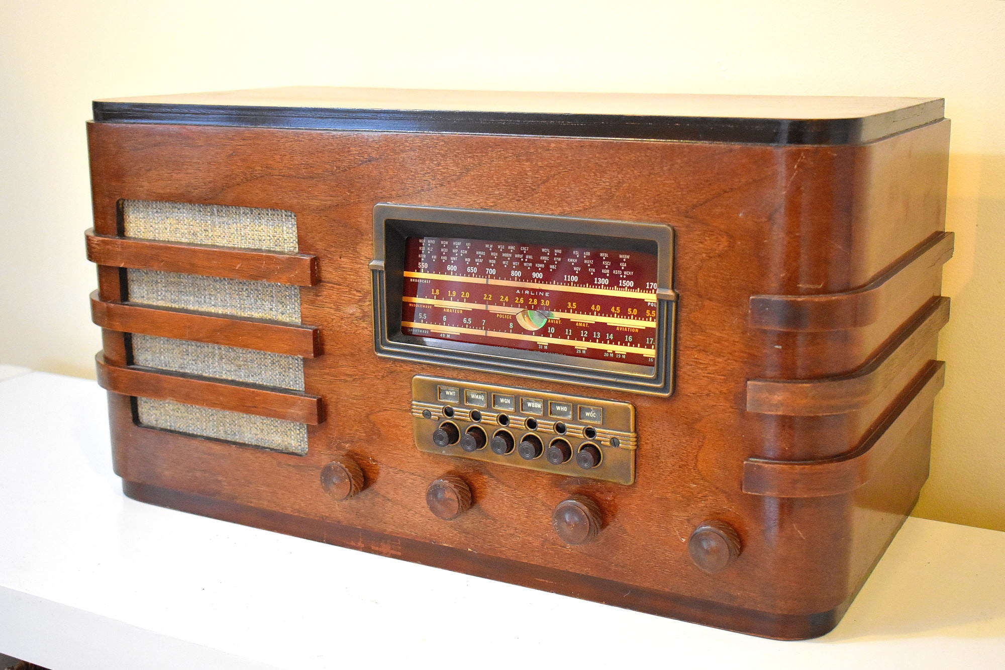職人による手作りの木製 1938 ～ 1939 年のエアライン モデル 62-390 真空管 AM 短波ラジオ、ほぼ新品同様の状態です。よく遊ぶ!