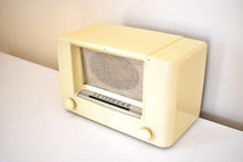 Load image into Gallery viewer, Gilded Age Ivory Bakelite 1947 Airline Model 74WG-1509 AM Vacuum Tube AM Radio Excellent Condition Great Sounding!!