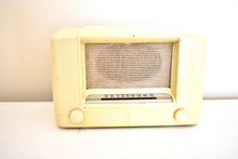 Load image into Gallery viewer, Gilded Age Ivory Bakelite 1947 Airline Model 74WG-1509 AM Vacuum Tube AM Radio Excellent Condition Great Sounding!!