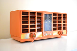 パンプキン スパイス 1956-1957 アーヴィン モデル 3561 真空管ラジオ デュアル スピーカー 素晴らしい状態です。いいね！