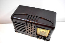 Load image into Gallery viewer, Wenge Brown Bakelite 1940 Emerson Model 343 Shortwave AM Vacuum Tube Radio Excellent Condition!