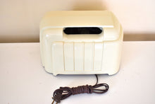 Load image into Gallery viewer, Ivory White 1947 Bendix Aviation Model 110 Vacuum Tube AM Radio Excellent Condition Great Sounding Cuteness Award!
