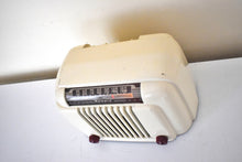 Load image into Gallery viewer, Ivory White 1946 Bendix Model 526B &quot;The Toaster&quot; Vacuum Tube AM Radio So Cute! Excellent Performer!