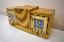 Charger l&#39;image dans la galerie, Hot Blonde Wood Mantle 1954 Firestone 4-A-128 Vacuum Tube AM Clock Radio She&#39;s a 10!