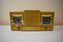 Charger l&#39;image dans la galerie, Hot Blonde Wood Mantle 1954 Firestone 4-A-128 Vacuum Tube AM Clock Radio She&#39;s a 10!