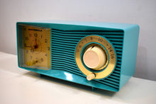 Charger l&#39;image dans la galerie, Aqua Mid Century 1960 Motorola Model C15JK25 Vacuum Tube AM Clock Radio Sounds Great! Looks Great!