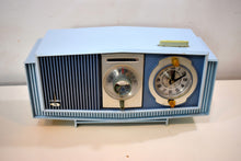 Charger l&#39;image dans la galerie, Blue on Blue Mid-Century 1963 Motorola Model C19B25 Tube AM Clock Radio Rare Color Combo!