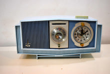 画像をギャラリービューアに読み込む, ブルーオンブルー ミッドセンチュリー 1963年 モトローラモデル C19B25 真空管AM時計ラジオ レアカラーコンボ！
