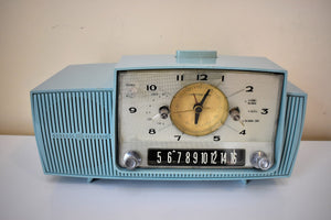 Cornflower Blue 1959 GE General Electric Model 913D AM Vacuum Tube Clock Radio Holy Smoke Working Clock Light!